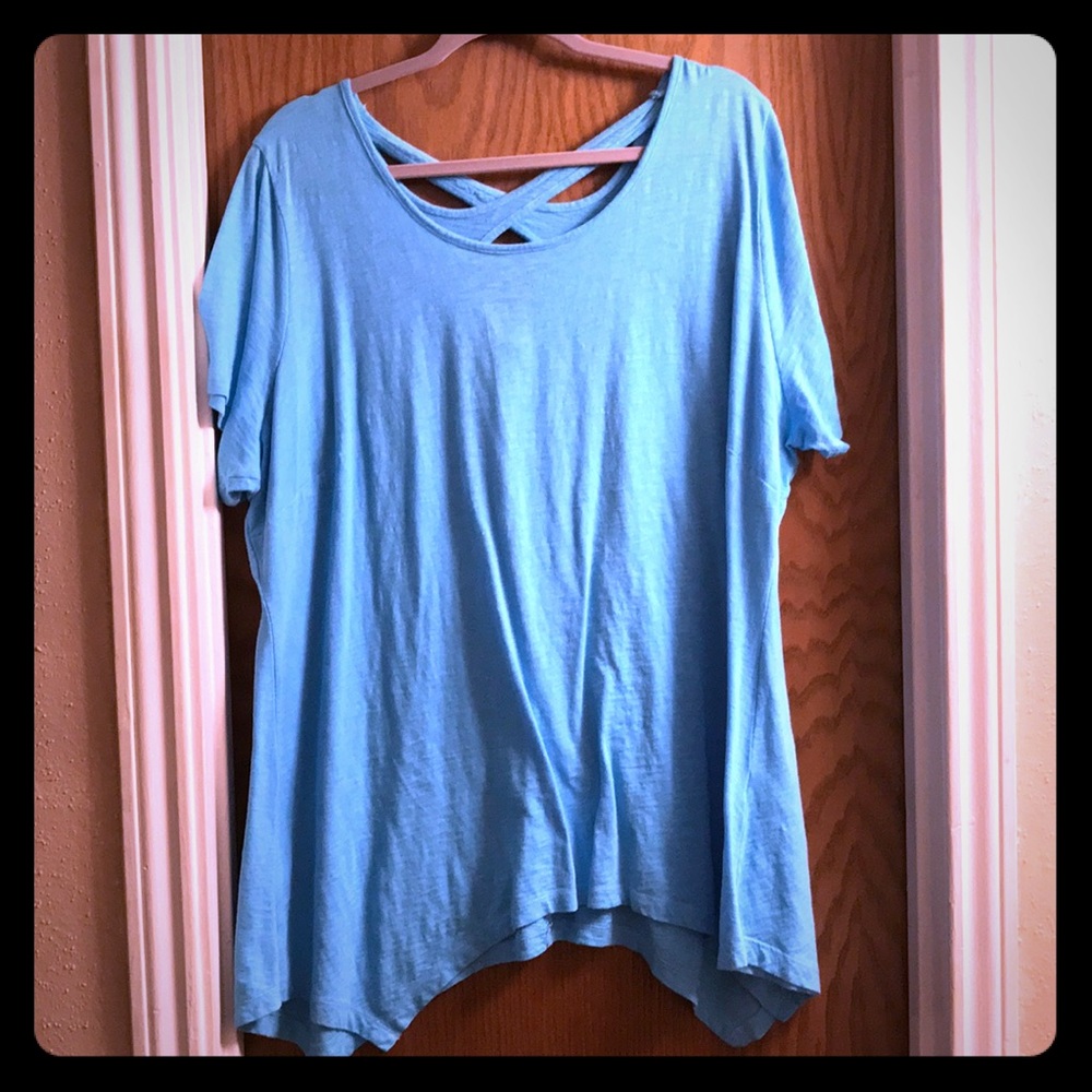 Ellos blue comfort shirt with key hole in back